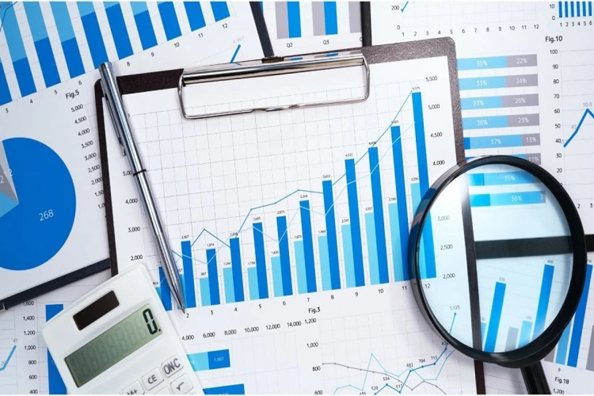 دليل شامل لتحليل المنافسين وبناء ميزة تنافسية قوية